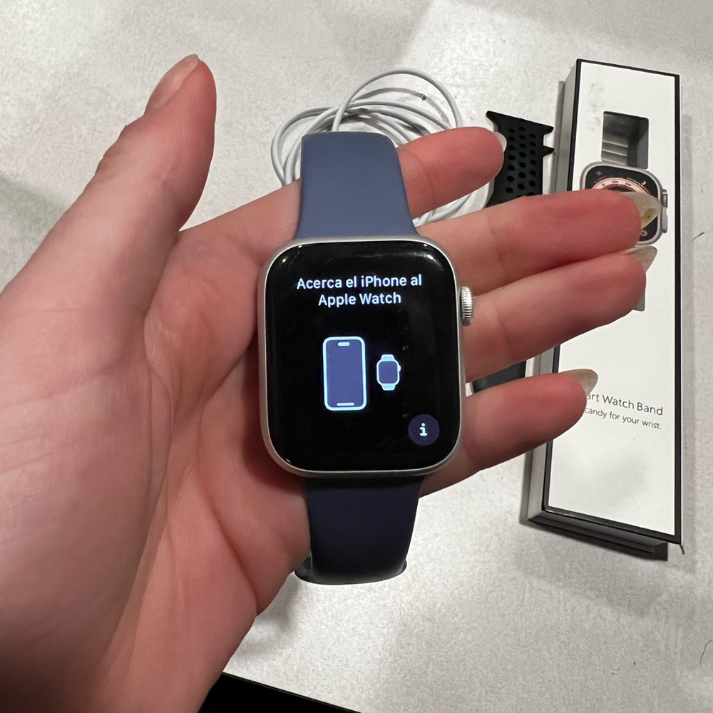 Apple Watch Series 8 45mm in Silver with Accessories